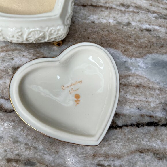 1998 Porcelain Trinket Music Box Queen of Hearts Princess Diana WORKS Gold Trim - Picture 5 of 9